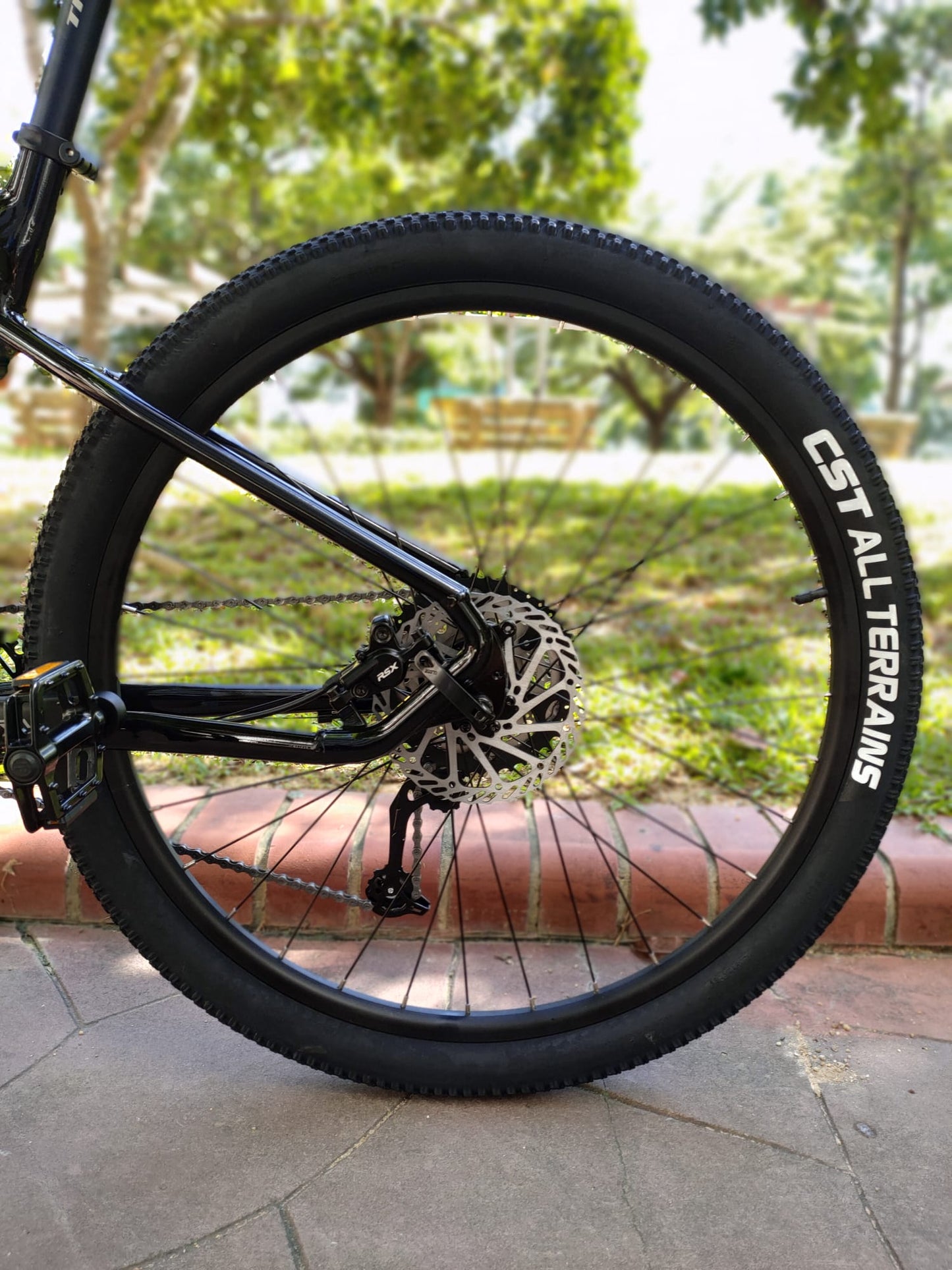 TITAN XC 27.5 MTB - Black Frame / Red Word