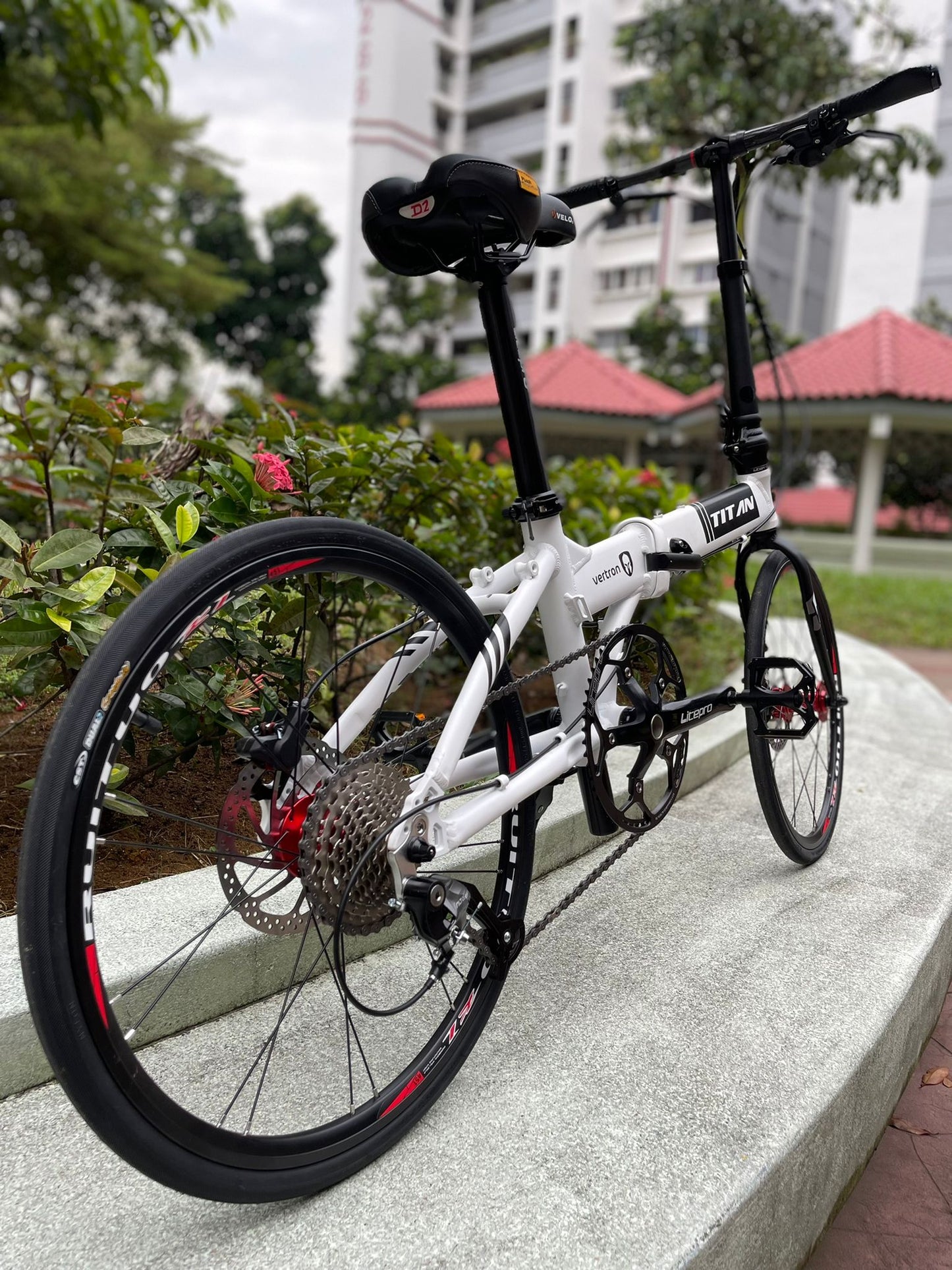 TITAN Vertron with 9 Speed Shimano - White