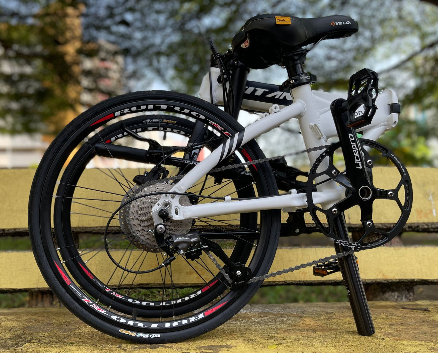 TITAN Vertron with 9 Speed Shimano - White