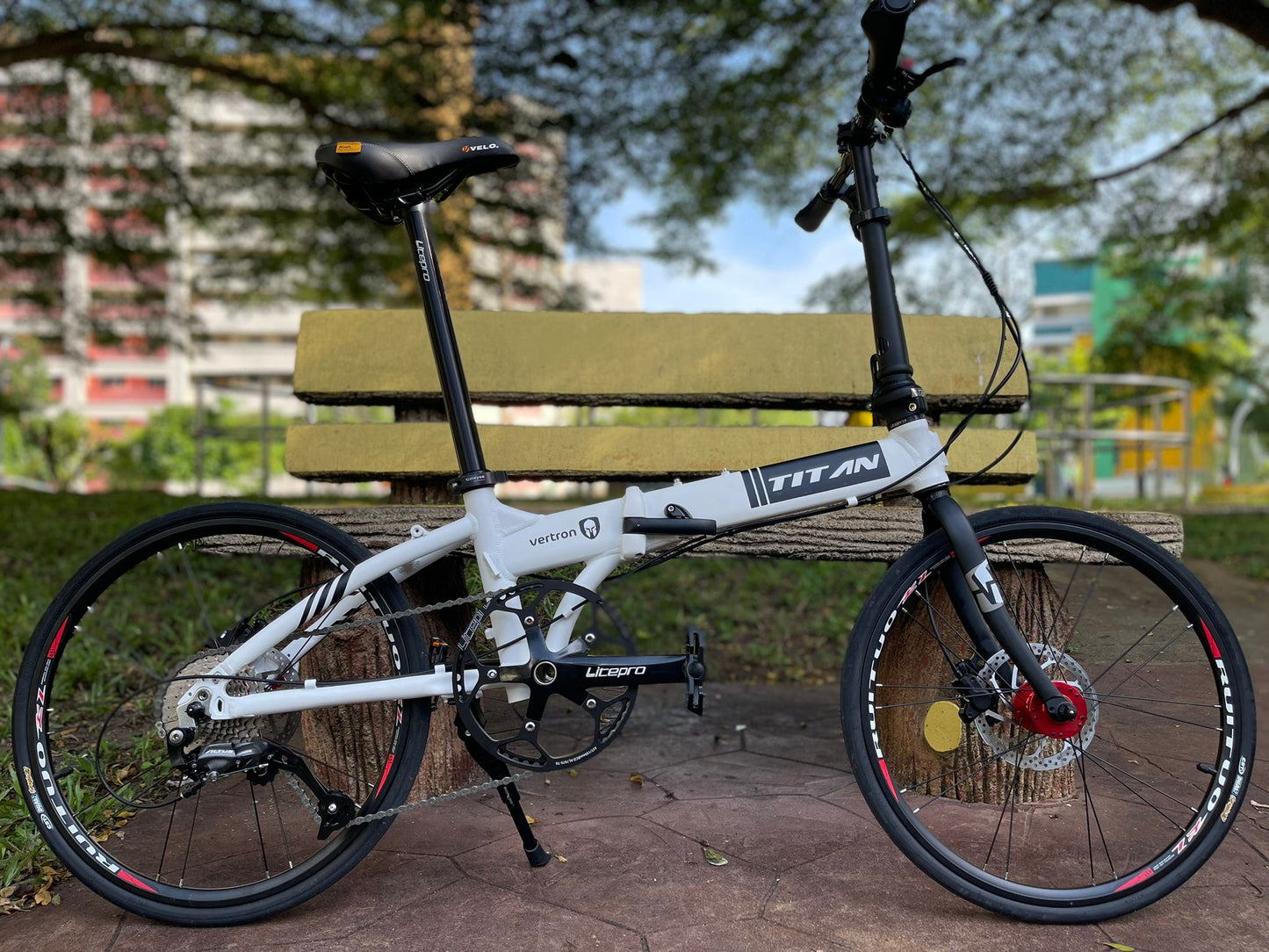 TITAN Vertron with 9 Speed Shimano - White