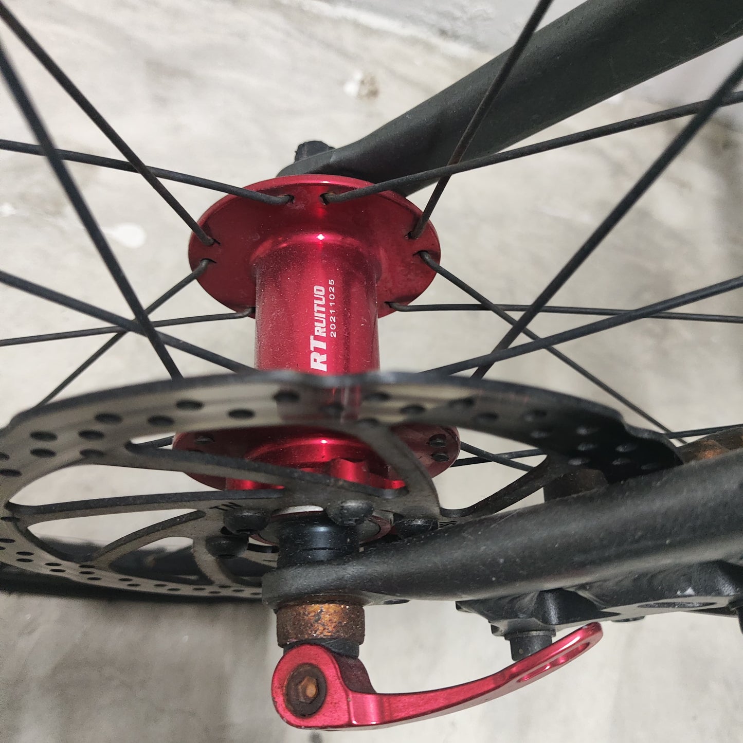 [20] Titan Vertron 9-Speed Foldable Bicycle (Light Pink) [Used]